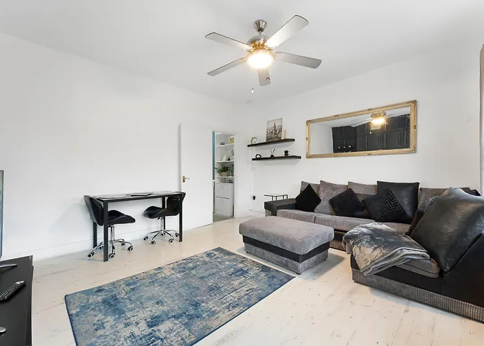 Spacious One Bedroom Private Flat In Brixton +Wifi