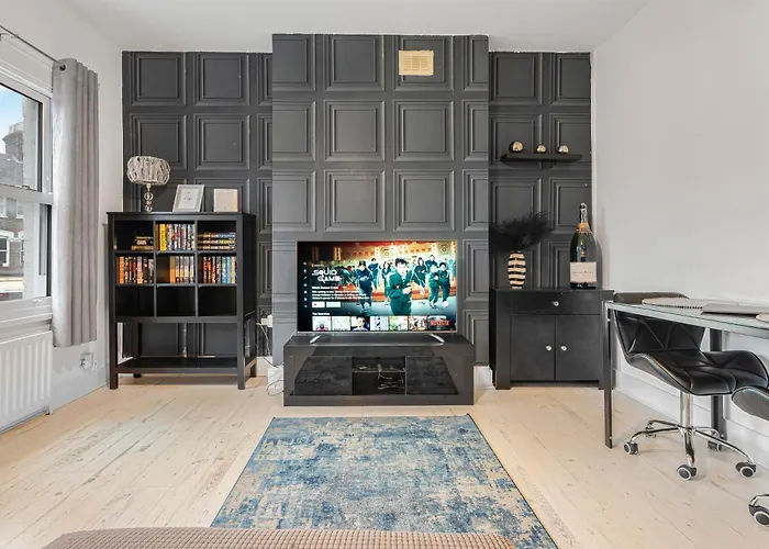 Spacious One Bedroom Private Flat In Brixton +Wifi