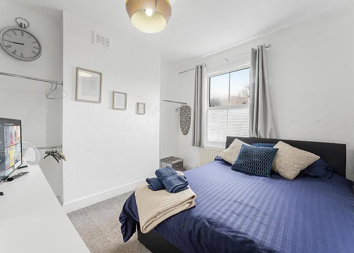 Spacious One Bedroom Private Flat In Brixton +Wifi