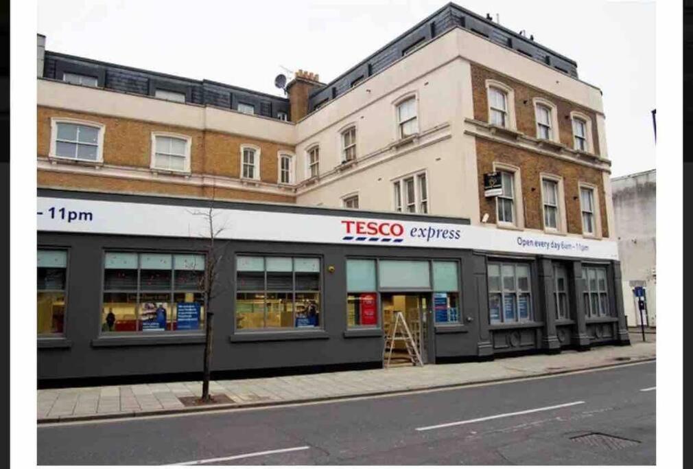 Spacious One Bedroom Private Flat In Brixton +wifi Apartment London