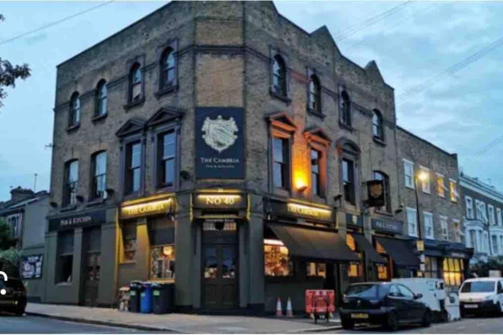 Spacious One Bedroom Private Flat In Brixton +wifi London