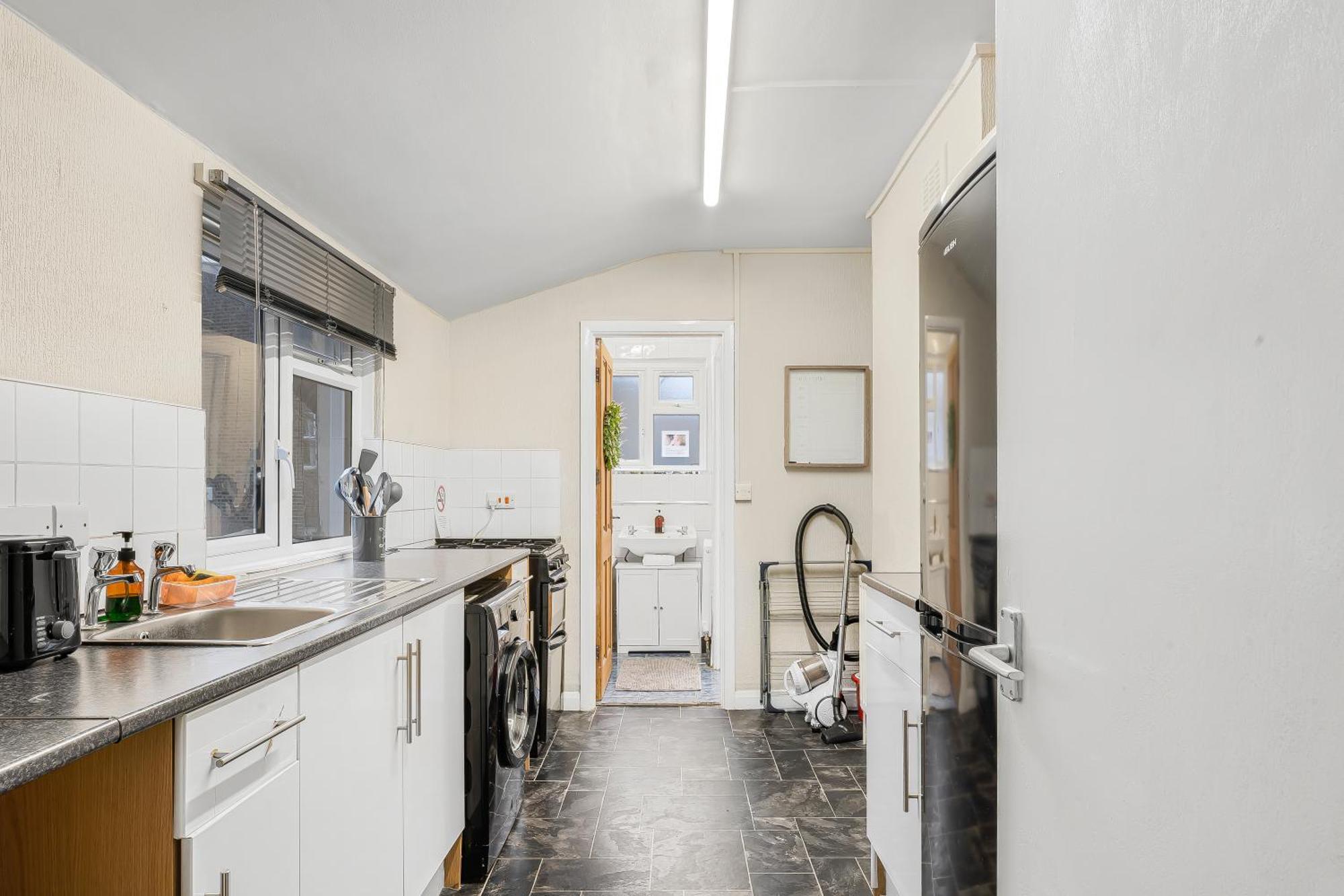 Spacious One Bedroom Private Flat In Brixton +wifi Apartment London