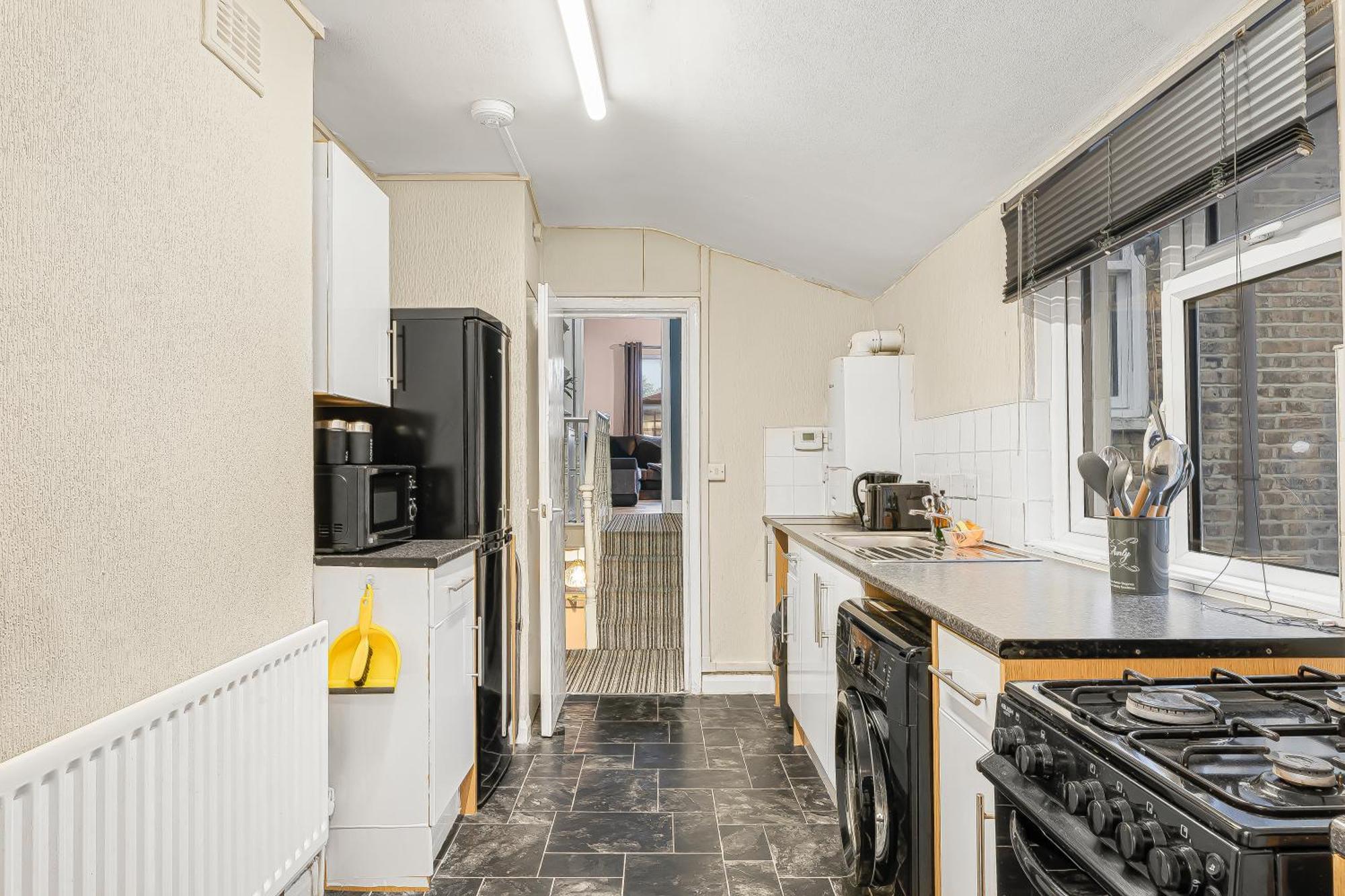 Spacious One Bedroom Private Flat In Brixton +wifi Apartment *