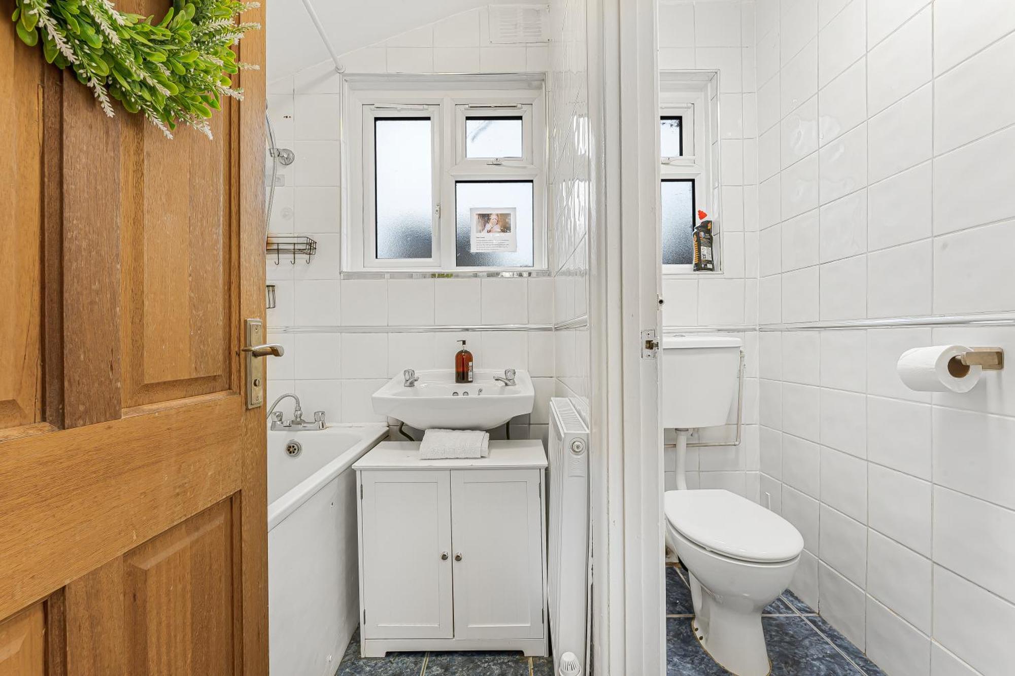 Spacious One Bedroom Private Flat In Brixton +wifi * London