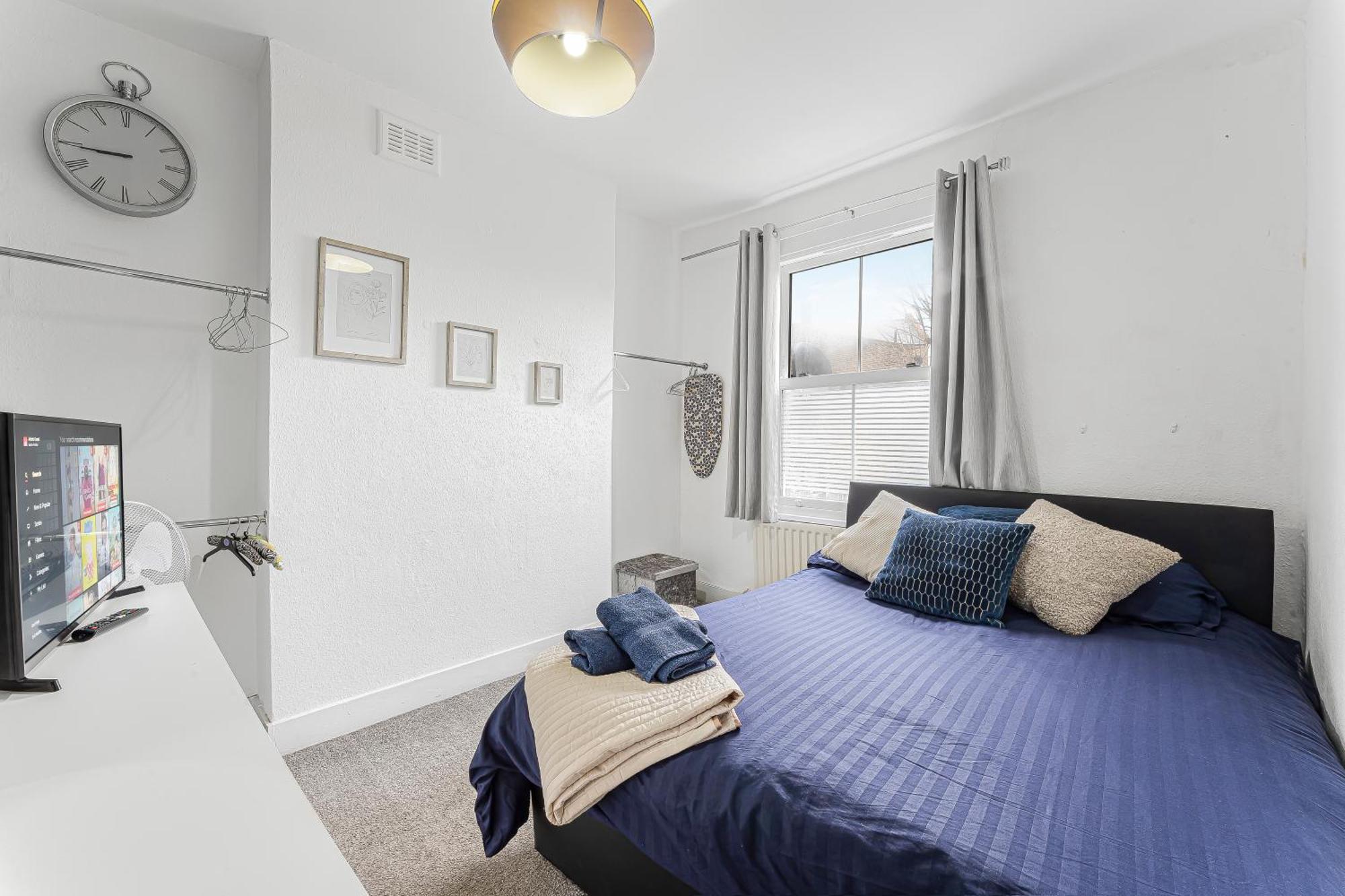 Spacious One Bedroom Private Flat In Brixton +wifi London