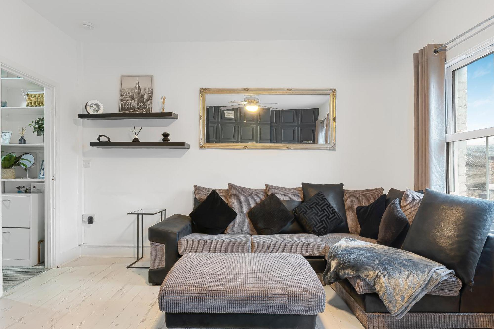 Spacious One Bedroom Private Flat In Brixton +wifi * London